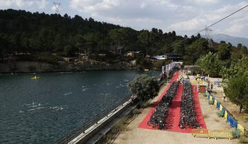 Tri Cross dio por cerrada la temporada de triatlones con una prueba técnica y exigente que puso a prueba a los más de 150 participantes congregados en el Forestal Park de Guadarrama. 