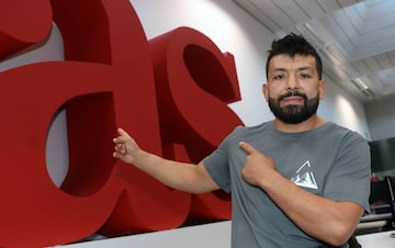 20/11/24 JUAN CARLOS IZQUIERDO PELEADOR PROFESIONAL DE LA MMA VISITA REDACCION DE AS
ENTREVISTA 
