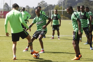 Atlético Nacional se prepara para enfrentar a Colo Colo en la Libertadores y a Huila en la semifinal de la Liga Águila.