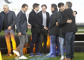 Buen ambiente entre los exjugadores durante la presentación.