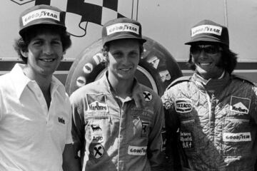 Emerson Fittipaldi, Niki Lauda y Jody Scheckter posan en el Gran Premio de Bélgica de 1974. 