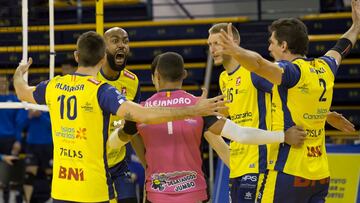 La plantilla del Guaguas celebra un punto en la final de Copa del Rey.