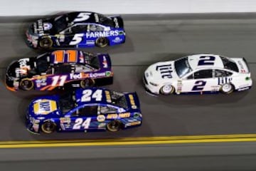 Chase Elliott (24),  Denny Hamlin (11), Kasey Kahne (5) y Brad Keselowski (2).