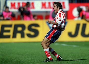 El portugués había deslumbrado al Vicente Calderón con el Ajax en Champions en 1997. El Atlético le incorporó para los dos años en Segunda y el primer curso de vuelta a la máxima categoría.