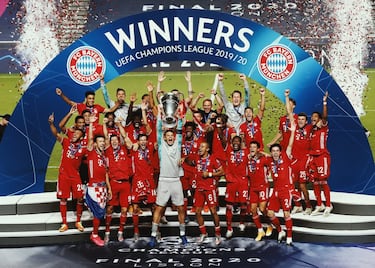 Entre el 12 y el 23 de agosto se jugó la fase final de la Champions en Lisboa. Un formato en el que los ocho equipos cuartofinalistas jugaron eliminatorias a un solo partido en la capital portuguesa. En la final se enfrentaron el PSG de Neymar y Mbappé al Bayern de Hansi Flick. Los bávaros, que habían metido ocho goles al Barça en cuartos, se llevaron el título gracias a un gol de Coman. Era el tercer título de los bávaros tras la Bundesliga y la Pokal. Luego llegaron las dos Supercopas y puede igualar al Barça de Guardiola si en enero conquista el Mundial de Clubes como el único equipo que ha ganado seis títulos en un año. Una apisonadora. 