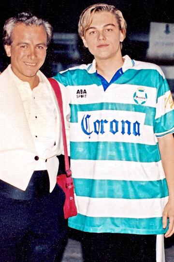 El aclamado actor estadounidense no es un fiel aficionado al Santos Laguna, pero la fotografía con el jersey del equipo ha dado la vuelta al mundo.