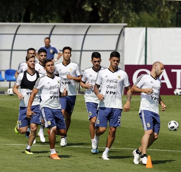 Bronnitsy  23 junio 2018, Rusia
Copa Mundial Rusia 2018
Entrenamiento de Argentina antes de jugar contra Nigeria.
Eduardo Salvio of Argentina, Marcos Rojo of Argentina Javier Mascherano of Argentina
Foto Ortiz Gustavo