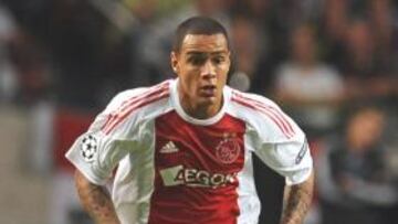 <b>MUY CERCA. </b>Van der Wiel podría cambiar el Amsterdam Arena por otro estadio mítico como Mestalla.