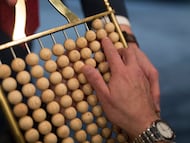 MADRID, SPAIN - DECEMBER 22: Officials check a ball bearing with the lottery ticket number of an spectator during the draw of Spain's Christmas lottery named 'El Gordo' (Fat One) at the Teatro Real on December 22, 2017 in Madrid, Spain. The winning number wins a total of 4 million euros for the top prize to be shared between ten ticket holders. (Photo by Pablo Blazquez Dominguez/Getty Images) LOTERIA NAVIDAD SORTEO