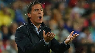 Soccer Football - La Liga Santander - FC Barcelona vs Sevilla - Camp Nou, Barcelona, Spain - November 4, 2017 Sevilla coach Eduardo Berizzo REUTERS/Albert Gea