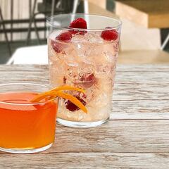 Este juego de vasos grandes de cristal es resistente y apto para el lavavajillas