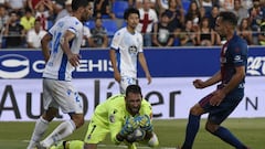 Dani Gim&eacute;nez, que cecibi&oacute; tres goles en Huesca y Vallecas, ya ha encajado ocho goles esta temporada.