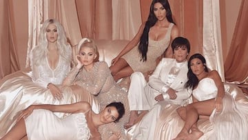 Las hermanas Kardashian-Jenner (Kourtney, Khloe, Kim, Kendall y Kylie) con su madre, Kris Jenner.