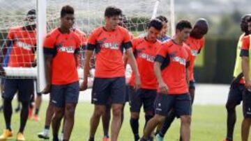 Los jugadores del Granada, en un entrenamiento.