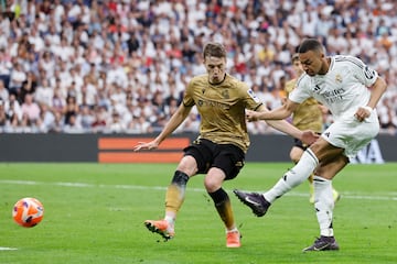 Con este disparo cerró el partido Mbappé.