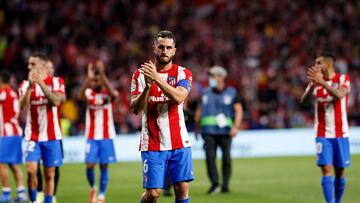 Koke aplaude a la afición del Wanda Metropolitano.