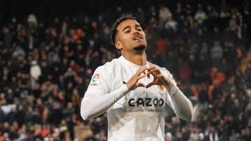 Justin Kluivert celebra un gol como jugador del Valencia.