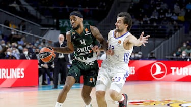Lorenzo Brown y Sergio Llull, frente a frente. A partir de ahora ser¨¢n compa?eros de Selecci¨®n.