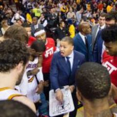 Lue y LeBron James culpan a Blatt del físico y el mal juego