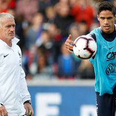 Varane, lesionado ante Islandia, no completa el entrenamiento; el Madrid quiere que vuelva