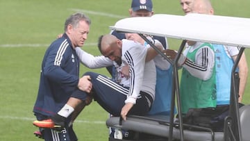 Alarma en Bayern: Arturo Vidal se lesiona y lo sacan en camilla