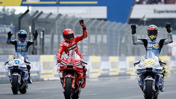 Márquez escoltado por Álex y Aldeguer tras el esprint de Le Mans.