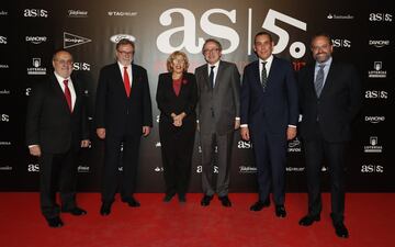 Alfredo Relaño, Juan Luis Cebrián, Manuela Carmena, Manuel Polanco, Manuel Mirat y Juan Cantón. 