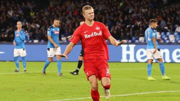 NAPLES, ITALY - NOVEMBER 05: Erling Braut Haaland of RB Salzburg celebrates after scoring the 0-1 goal during the UEFA Champions League group E match between SSC Napoli and RB Salzburg at Stadio San Paolo on November 05, 2019 in Naples, Italy. (Photo by F