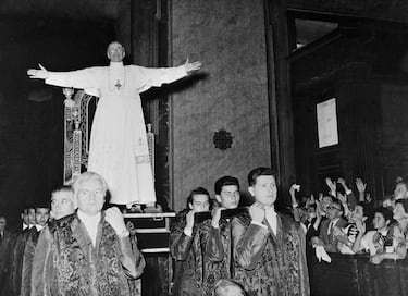 Eugenio Maria Giuseppe Giovanni Pacelli. Papa durante la Segunda Guerra Mundial. Su papel en el conflicto sigue siendo objeto de debate.