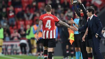 Iñigo Martínez se tuvo que retirar ante el Levante por lesión.