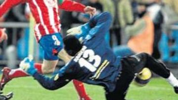 <b>LA ÚLTIMA OCASIÓN. </b>En el minuto 85, Fernando Torres se marchó de cuatro rivales y , ya muy forzado, estrelló su remate contra Kameni.