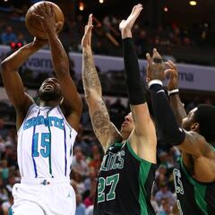 Los Celtics tiran a la basura otro partido ganado y Kemba decide