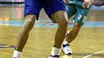 <b>TRES DE TRES.</b> El FC Barcelona ha sumado su tercera victoria en la Euroliga de Baloncesto después de derrotar con comodidad por 84-62 al Pau-Orthez, en partido disputado en el Palau.