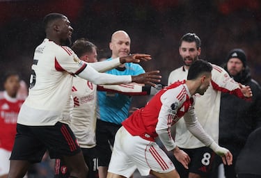 Arsenal forward Gabriel Martinelli in hot water for shove on injured player