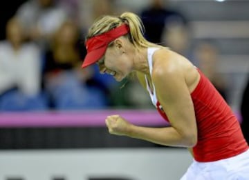 Mario Sharapova se impuso Agnieszka Radwanska y le dio el punto a Rusia ante Polonia. 