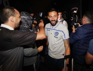 Levante fans took to the street to wecolme the team bus on its return to Valencia following the 1-2 win against Real Madrid at the Bernabéu.