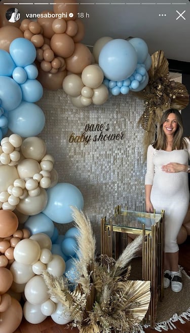 “Gracias amigas por compartir este lindo babyshower... Todas apostaron por un nombre para mi hijo”