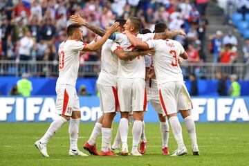 Alegría final de Serbia tras ganar 0-1 a Costa Rica. 