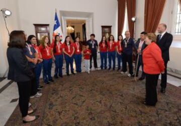 La Presidenta y Natalia Riffo, Ministra de Deportes, estuvieron presentes en la visita.