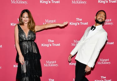 Chrissy Teigen y John Legend posa en la alfombra roja de los The King's Trust Global celebrados en Nueva York.