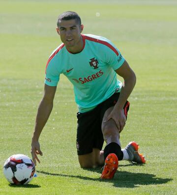 Portugal's forward Cristiano Ronaldo warms up during a training session at "Cidade do Futebol" training camp in Oeiras, outskirts of Lisbon, on June 7, 2017 on the eve of the World Cup championship 2018 qualifier match against Latvia.
