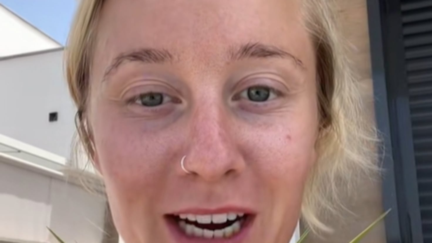 ¡Calor Extremo en España! Una Influencer Estadounidense se Rinde ante la Siesta y el Estilo de Vida Español