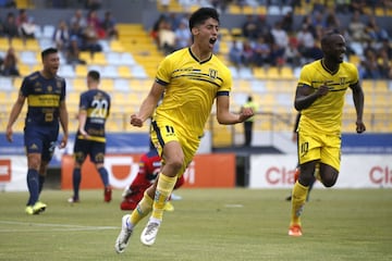 El lateral, con un paso por Portugal, ha disputado de gran forma todos los partidos del torneo local.