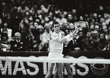 Ivan Lendl (Ostrava, Checoslovaquia, 60 años) es uno de los mejores jugadores de la historia del Masters con cinco títulos y cinco subcampeonatos. Ganó a Gerulaitis (1981), McEnroe (1982), Becker (1985 y 1986) y Wilander (1987). En total, jugó nueve finales consecutivas. Impresionante. 