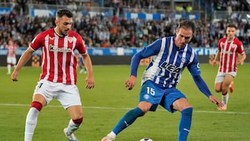 Kike García con el balón.