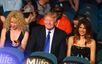 Donald Trump con su mujer (derecha).