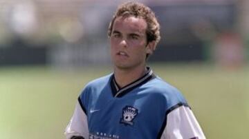 Landon Donovan (EE.UU) irrumpió como el Balón de Oro en el Mundial de 1999 llevando a su equipo al cuarto lugar. Luego se consagraría en la selección mayor estadounidense.