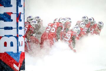 El New Era Field de Buffalo se pintó de blanco con la espectacular nevada que cayó en el juego entre los Indianapolis Colts y los Buffalo Bills. El juego terminó 13-7 en favor de los Bills. La temperatura estaba en -2 grados centígrados con vientos de 29 kilómetros por hora.