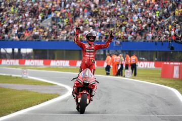 Celebración de Francesco Bagnaia en el Gran Premio de Países Bajos tras proclamarse campeón.