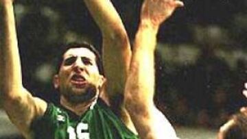 <b>EJERZO MI DERECHO</b>. Eso ha dicho el presidente de la Penya, Jordi Villacampa. Él sabe que no puede permitir que se repita el caso Raúl López: que el DKV Joventut los pula y que otros los exploten. Badalona no se lo perdonaría.